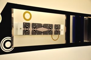 decorazione in plexiglas e metallo a muro