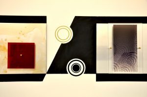decorazione in plexiglas e metallo a muro