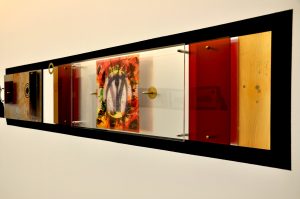 decorazione in plexiglas e metallo a muro